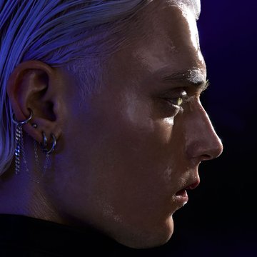 Close-up of a young man with a cinematic look and warm lighting: The young man is shown in right-facing profile, gazing intently into the distance, his expression alert and determined. His short, silvery-blond hair is slicked back. Multiple earrings and chains in his ear give his appearance a modern, slightly rebellious, cyberpunk-like edge. His skin glistens under the stage lighting, lending a translucent quality to his face and emphasizing its contours. The lighting is high-contrast, dominated by cool blue and violet tones, creating an intense, dramatic atmosphere. The dark background further draws focus to the face and underscores the powerful, contemporary interpretation of the character Siegfried from Richard Wagner’s opera Siegfried.