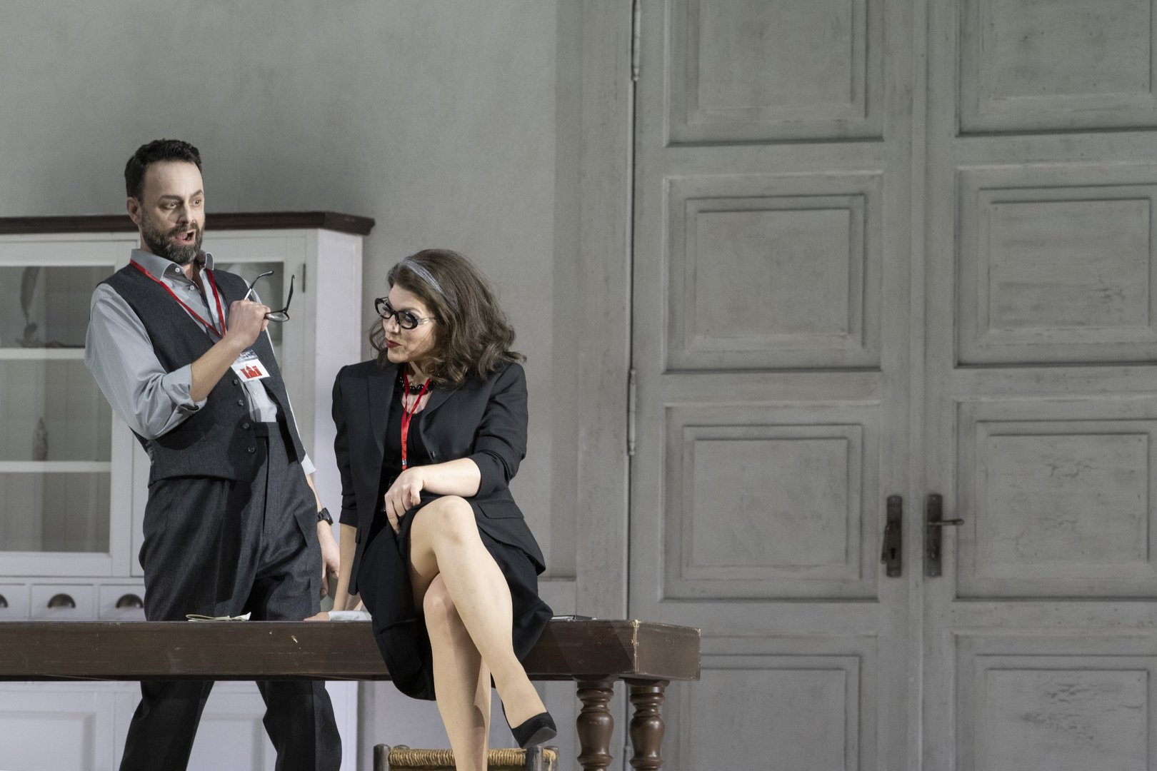 Marcellina (Sarah Alexandra Hudarew) und Bartolo (Lucas Singer)