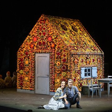Hänsel (Ruth Häde), Gretel (Emily Hindrichs) und Kinderchor Knaben und Mädchen der Kölner Dommusik