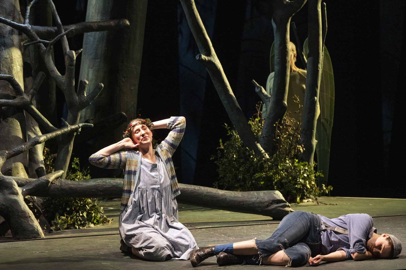 Hansel (Ruth Häde) and Gretel (Emily Hindrichs)