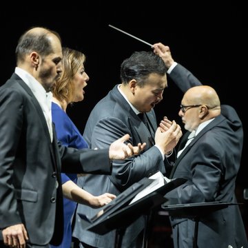 Young Woo Kim erzählt von seiner Rolle. Außerdem: Exklusiver Einblick in die Chorprobe und ein Auszug aus dem Programmheft.