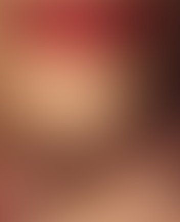 Abstraktes, stimmungsvolles Bild in warmen, ineinander verlaufenden Tönen von Rot, Orange und Braun. Die weichen Übergänge erzeugen eine atmosphärische, fast glühende Lichtstimmung, die an Hitze, Leidenschaft und Dramatik, die die expressive und intensive Welt von Hans Werner Henzes Oper La Piccola Cubana assoziativ einfängt.