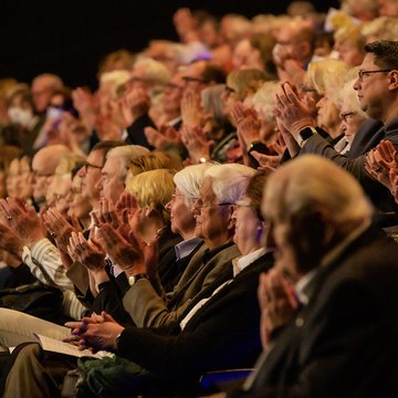 DRK, Gala (Rotkreuz-Benefinzmatinee) Zuschauer