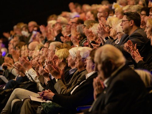 DRK, Gala (Rotkreuz-Benefinzmatinee) Zuschauer