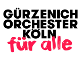 Logo des Gürzenich Orchesters Köln. In großen schwarzen Buchstaben steht ‚GÜRZENICH ORCHESTER KÖLN‘ in drei Zeilen untereinander auf weißem Hintergrund. Darunter steht ‚für alle‘: leuchtend pinke, handschriftliche Schrift.