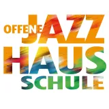 Logo der Offenen Jazz Haus Schule. Der Schriftzug ‚OFFENE JAZZ HAUS SCHULE‘ ist in großen Blockbuchstaben dargestellt, die mit einem dynamischen, mehrfarbigen Farbverlauf in Orange, Rot, Gelb, Blau und Grün gefüllt sind.
