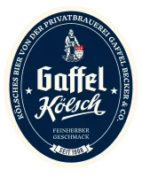Ovales Logo der Privatbrauerei Gaffel Kölsch in Dunkelblau und Cremeweiß. Im oberen Bereich ist eine stilisierte Brauereifigur mit dem Kölner Stadtwappen zu sehen. Zentral stehen die Schriftzüge „Gaffel“ und „Kölsch“, darunter der Slogan „Feinherber Geschmack“. Am unteren Rand befindet sich ein Banner mit der Aufschrift „Seit 1908“.